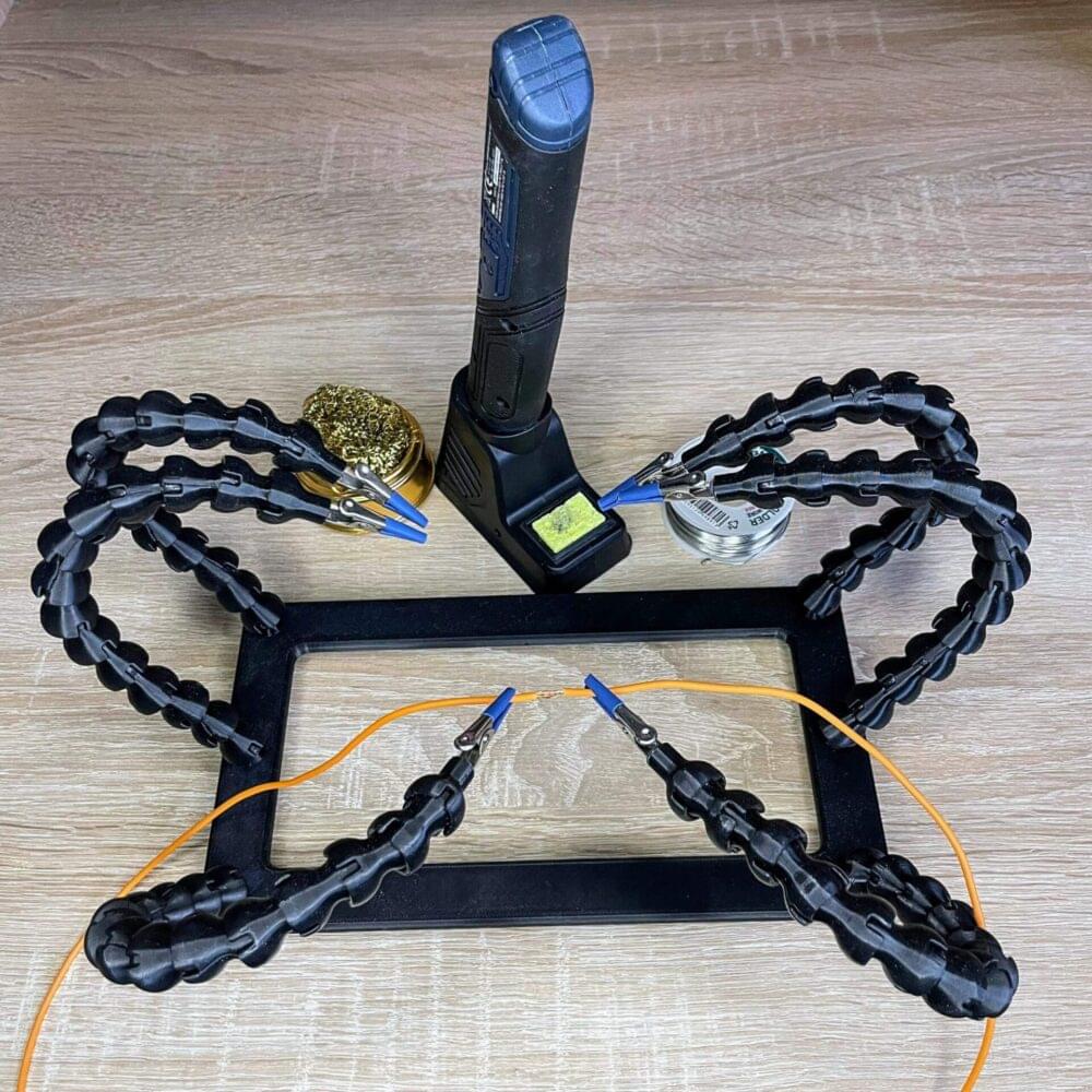 Pomocná pájecí ramena