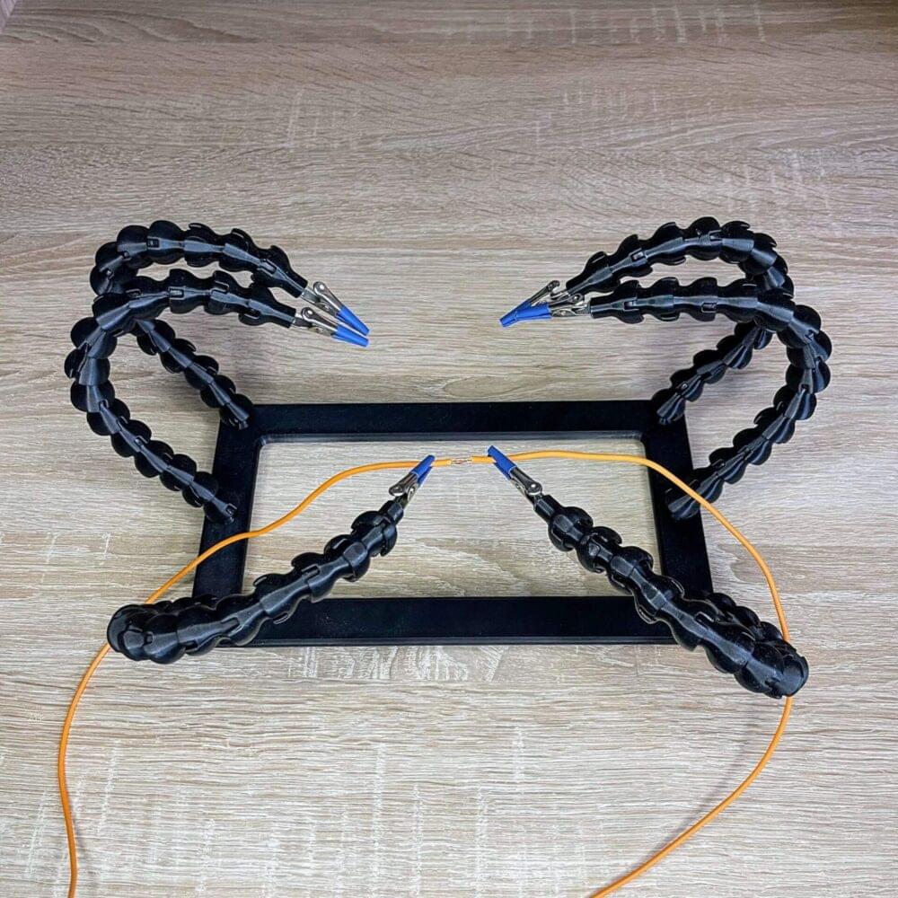 Pomocná pájecí ramena